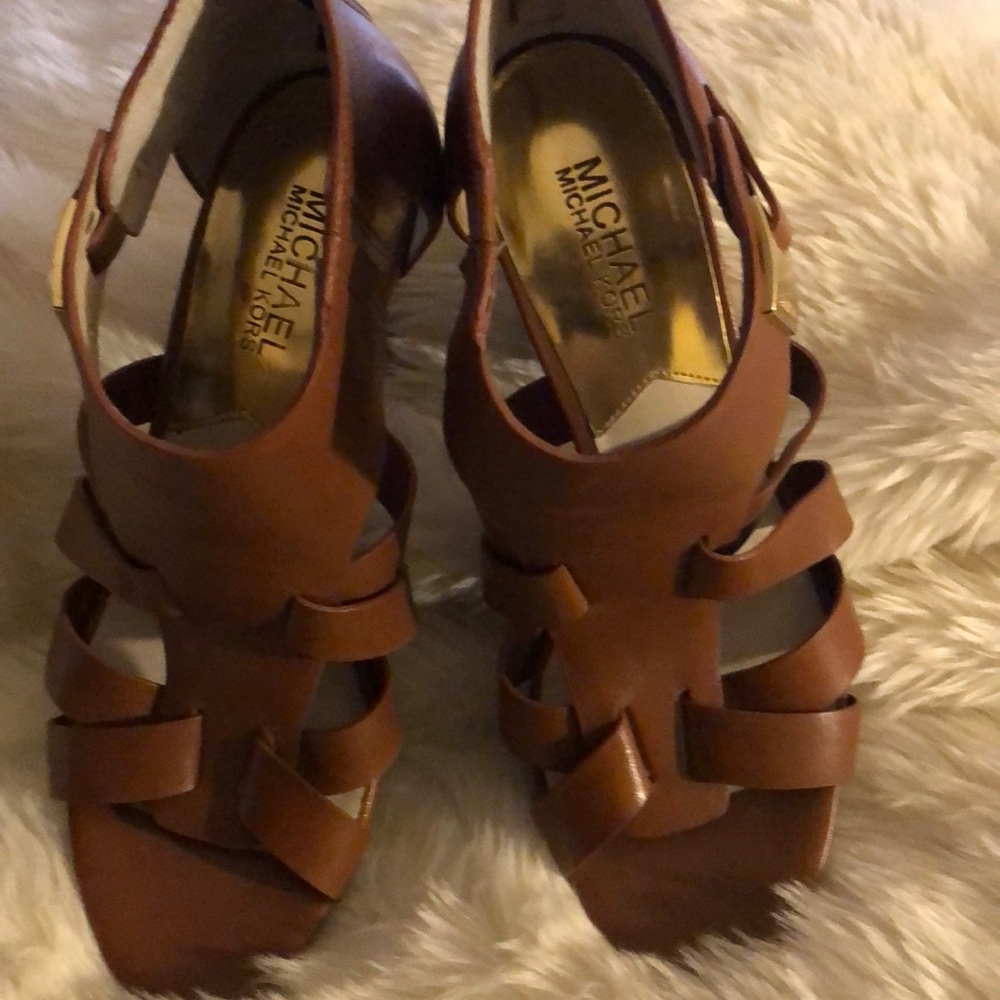 Shoes - Picture 6 of 8
